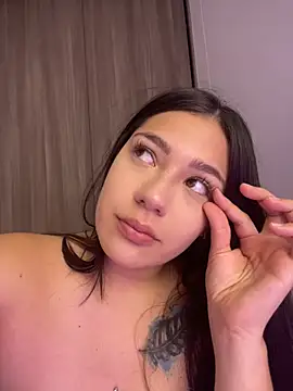 Snapshot of Latina_vanessa chatting on February 23, 2025, 2:40 am Latina vanessa online show from February 23, 2025, 2:40 am