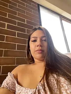Snapshot of Latina_vanessa chatting on June 19, 2026, 7:17 pm Latina vanessa online show from June 19, 2026, 7:17 pm