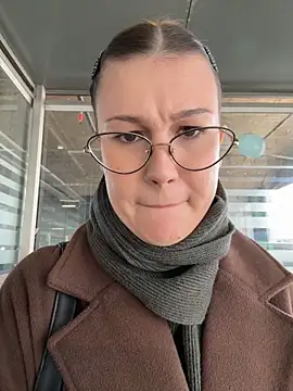 RinaCat online show from April 18, 2026, 5:55 am