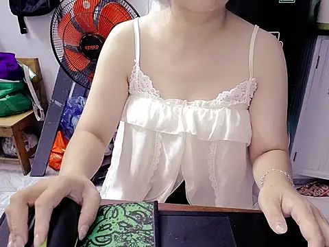 Snapshot of Haruka95 chatting on June 15, 2026, 4:15 am Haruka95 online show from June 15, 2026, 4:15 am