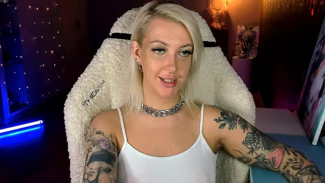 Snapshot of tykioty_Miley chatting on April 5, 2026, 2:25 pm tykioty Miley online show from April 5, 2026, 2:25 pm