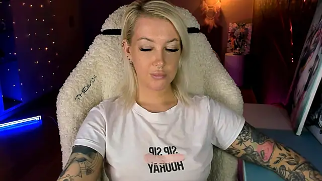 Snapshot of tykioty_Miley chatting on April 10, 2026, 12:43 pm tykioty Miley online show from April 10, 2026, 12:43 pm