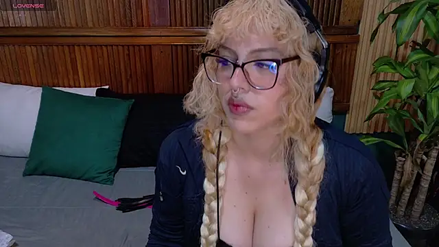 Eli666uwu online show from October 14, 2025, 9:48 pm