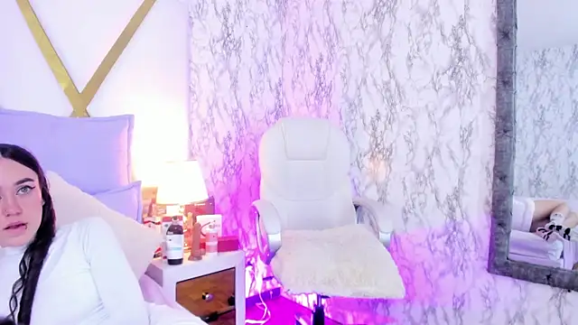 Snapshot of Athziry_ chatting on December 6, 2024, 7:54 am Athziry online show from December 6, 2024, 7:54 am