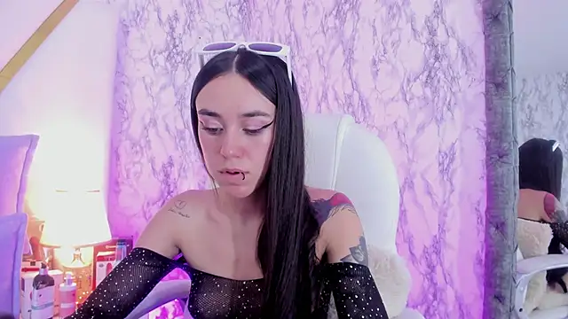 Snapshot of Athziry_ chatting on December 11, 2024, 1:15 am Athziry online show from December 11, 2024, 1:15 am