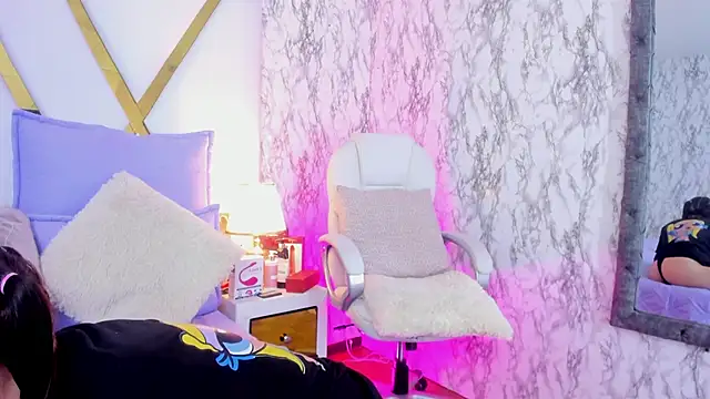 Snapshot of Athziry_ chatting on December 27, 2024, 9:32 pm Athziry online show from December 27, 2024, 9:32 pm