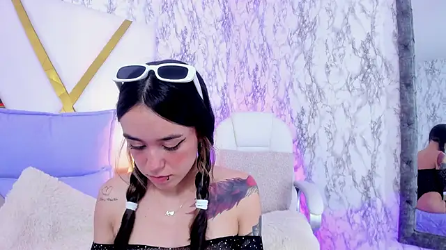 Snapshot of Athziry_ chatting on January 8, 2025, 12:28 am Athziry online show from January 8, 2025, 12:28 am