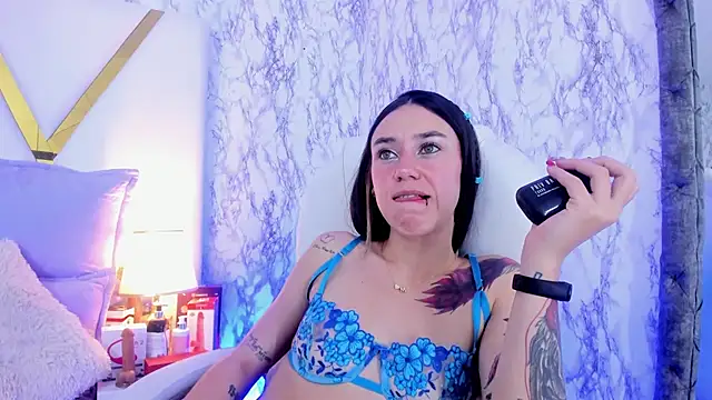 Snapshot of Athziry_ chatting on January 10, 2025, 5:24 pm Athziry online show from January 10, 2025, 5:24 pm