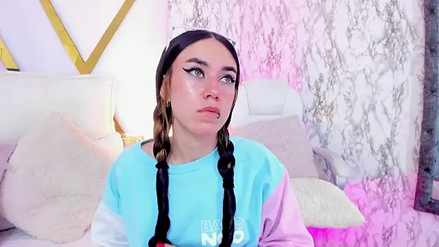 Snapshot of Athziry_ chatting on January 13, 2025, 9:20 pm Athziry online show from January 13, 2025, 9:20 pm