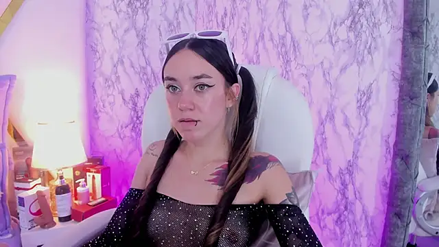 Snapshot of Athziry_ chatting on January 21, 2025, 12:57 am Athziry online show from January 21, 2025, 12:57 am