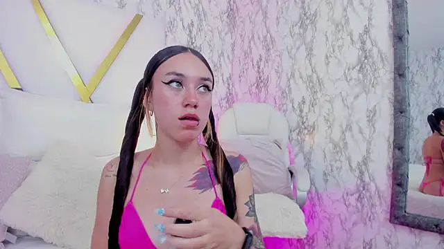 Snapshot of Athziry_ chatting on January 23, 2025, 9:18 pm Athziry online show from January 23, 2025, 9:18 pm