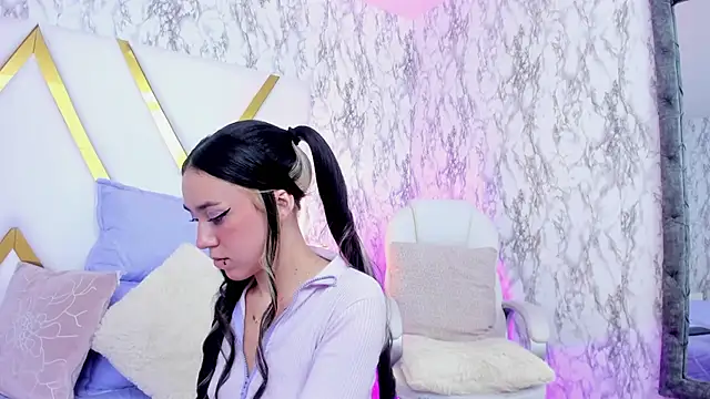 Snapshot of Athziry_ chatting on February 5, 2025, 10:01 pm Athziry online show from February 5, 2025, 10:01 pm