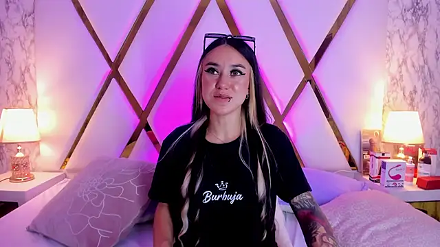 Snapshot of Athziry_ chatting on February 10, 2025, 10:09 pm Athziry online show from February 10, 2025, 10:09 pm