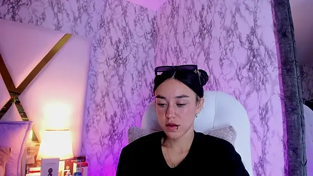 Snapshot of Athziry_ chatting on February 28, 2025, 1:47 am Athziry online show from February 28, 2025, 1:47 am