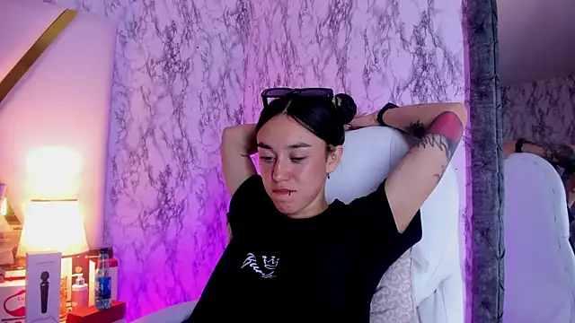 Snapshot of Athziry_ chatting on February 28, 2025, 8:50 pm Athziry online show from February 28, 2025, 8:50 pm