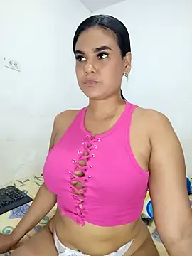 AntonellaShot online show from September 18, 2025, 7:10 am