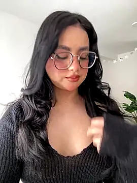 montmariana online show from September 12, 2025, 5:35 pm