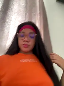 ashley Tompson1 online show from November 10, 2025, 2:16 pm