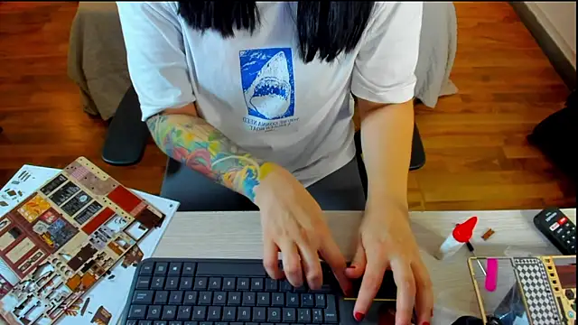 KatherineBond online show from September 23, 2025, 7:17 pm