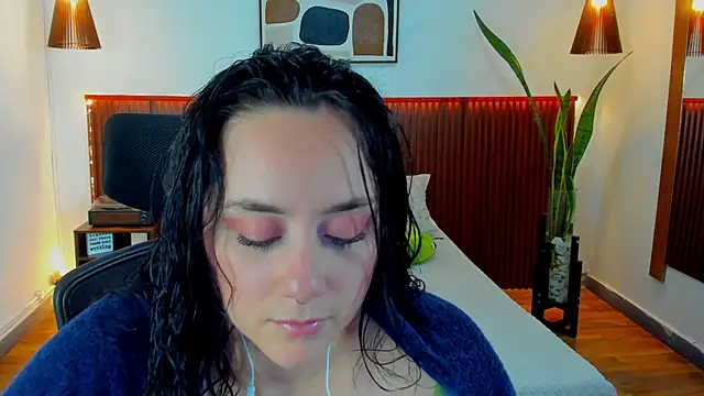 KatherineBond online show from October 9, 2025, 7:56 pm