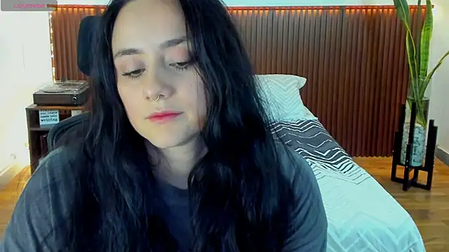 KatherineBond online show from November 6, 2025, 8:10 pm