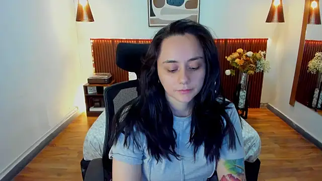 Snapshot of KatherineBond chatting on May 20, 2026, 4:57 pm KatherineBond online show from May 20, 2026, 4:57 pm