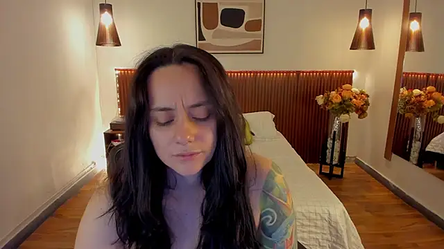 Snapshot of KatherineBond chatting on May 30, 2026, 6:05 pm KatherineBond online show from May 30, 2026, 6:05 pm