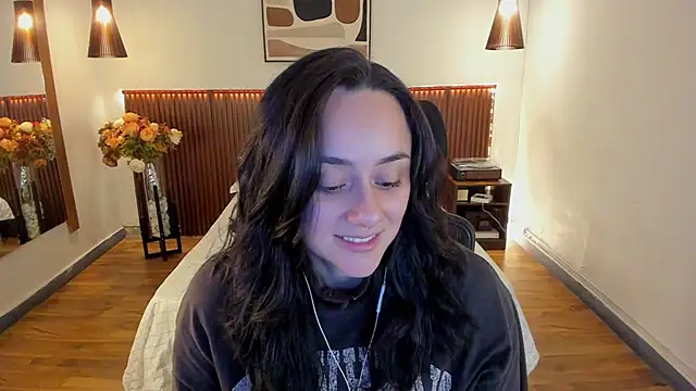 Snapshot of KatherineBond chatting on June 18, 2026, 6:56 pm KatherineBond online show from June 18, 2026, 6:56 pm
