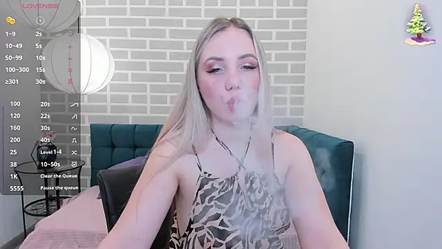 Snapshot of EvaMoran chatting on June 4, 2026, 1:44 am EvaMoran online show from June 4, 2026, 1:44 am