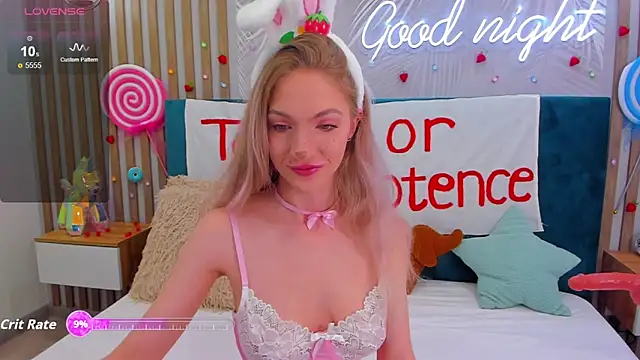 Emilly Hart online show from October 28, 2025, 2:48 am