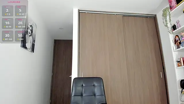 Snapshot of khloelatin chatting on February 9, 2025, 9:39 pm khloelatin online show from February 9, 2025, 9:39 pm