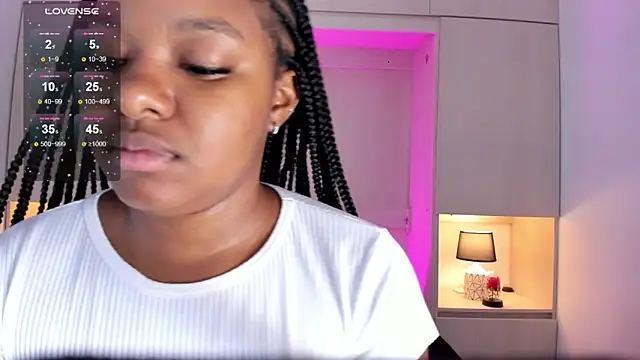 Snapshot of tamaraa_smiith chatting on February 8, 2025, 11:44 am tamaraa smiith online show from February 8, 2025, 11:44 am