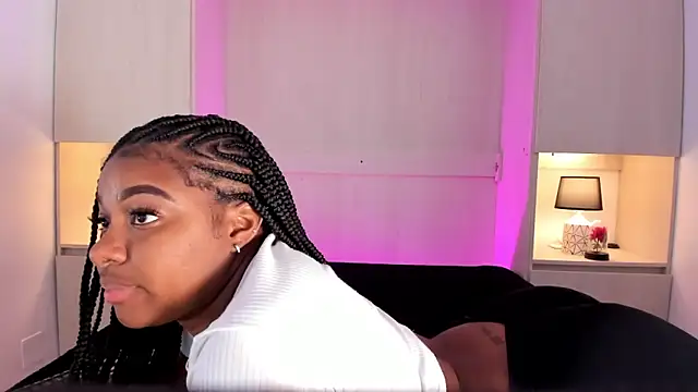 Snapshot of tamaraa_smiith chatting on February 8, 2025, 6:12 pm tamaraa smiith online show from February 8, 2025, 6:12 pm