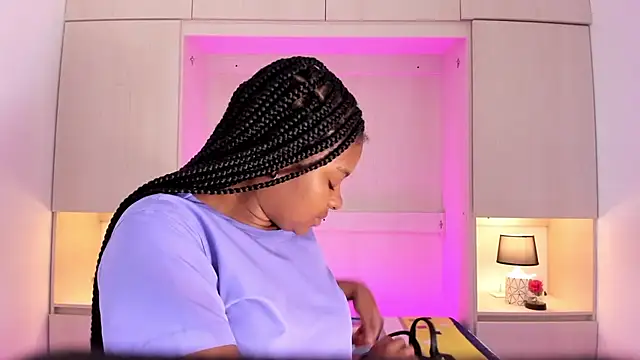 Snapshot of tamaraa_smiith chatting on February 13, 2025, 11:39 am tamaraa smiith online show from February 13, 2025, 11:39 am