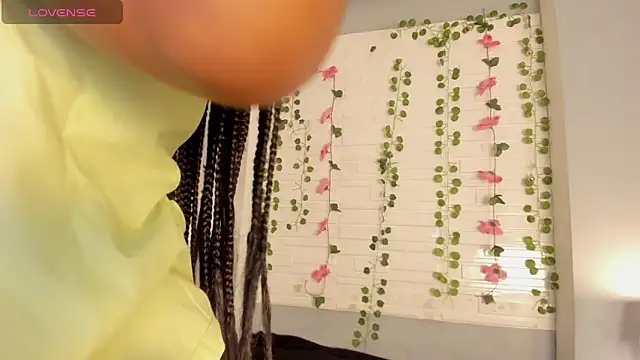 Snapshot of tamaraa_smiith chatting on February 15, 2025, 11:50 am tamaraa smiith online show from February 15, 2025, 11:50 am