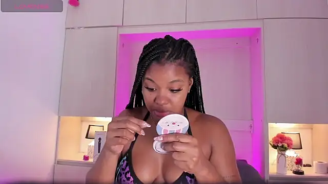 Snapshot of tamaraa_smiith chatting on February 28, 2025, 11:36 am tamaraa smiith online show from February 28, 2025, 11:36 am