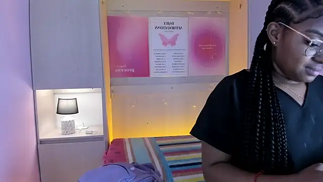 Snapshot of tamaraa_smiith chatting on September 18, 2025, 8:00 pm tamaraa smiith online show from September 18, 2025, 8:00 pm