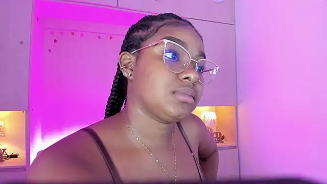 Snapshot of tamaraa_smiith chatting on October 11, 2025, 7:34 pm tamaraa smiith online show from October 11, 2025, 7:34 pm