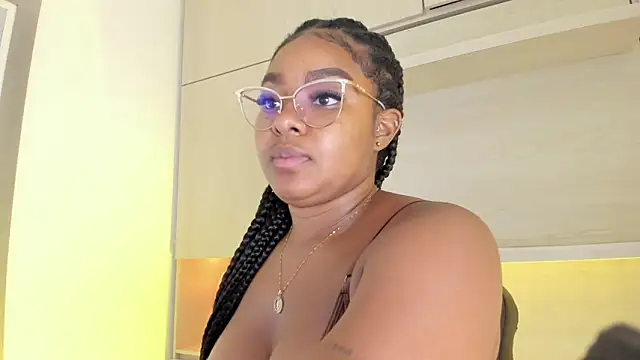 Snapshot of tamaraa_smiith chatting on October 24, 2025, 7:43 pm tamaraa smiith online show from October 24, 2025, 7:43 pm