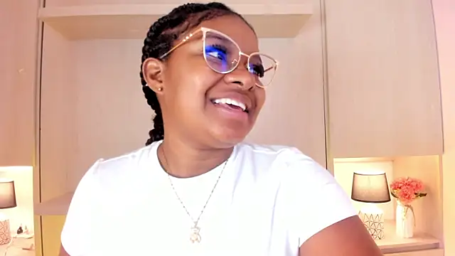 Snapshot of tamaraa_smiith chatting on November 1, 2025, 7:38 pm tamaraa smiith online show from November 1, 2025, 7:38 pm