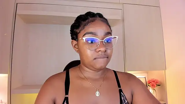 Snapshot of tamaraa_smiith chatting on November 3, 2025, 7:37 pm tamaraa smiith online show from November 3, 2025, 7:37 pm