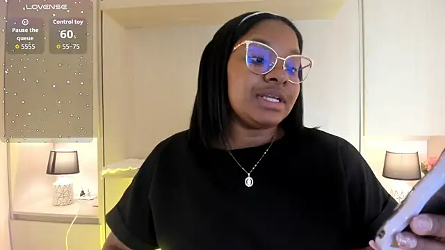 Snapshot of tamaraa_smiith chatting on November 5, 2025, 7:36 pm tamaraa smiith online show from November 5, 2025, 7:36 pm