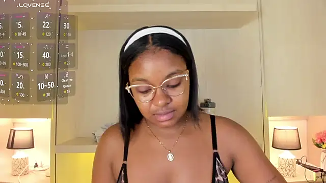 Snapshot of tamaraa_smiith chatting on November 6, 2025, 7:48 pm tamaraa smiith online show from November 6, 2025, 7:48 pm