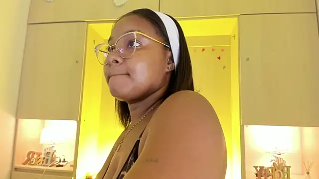 Snapshot of tamaraa_smiith chatting on November 7, 2025, 7:36 pm tamaraa smiith online show from November 7, 2025, 7:36 pm