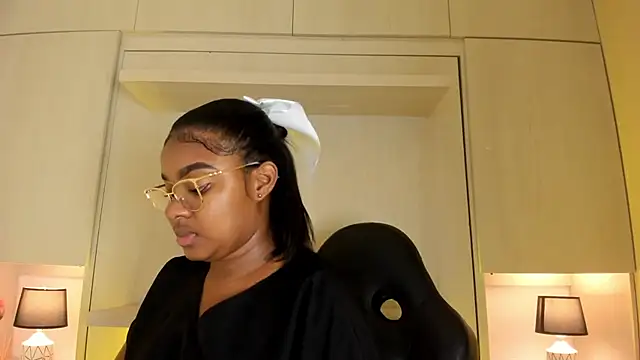 Snapshot of tamaraa_smiith chatting on November 19, 2025, 7:36 pm tamaraa smiith online show from November 19, 2025, 7:36 pm