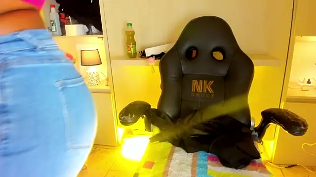 Snapshot of tamaraa_smiith chatting on November 22, 2025, 7:35 pm tamaraa smiith online show from November 22, 2025, 7:35 pm