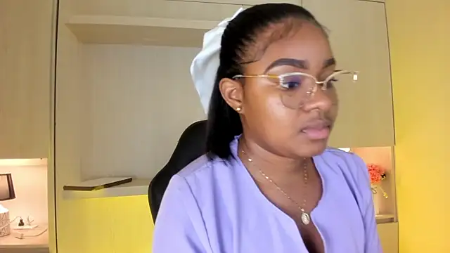 Snapshot of tamaraa_smiith chatting on November 24, 2025, 8:08 pm tamaraa smiith online show from November 24, 2025, 8:08 pm