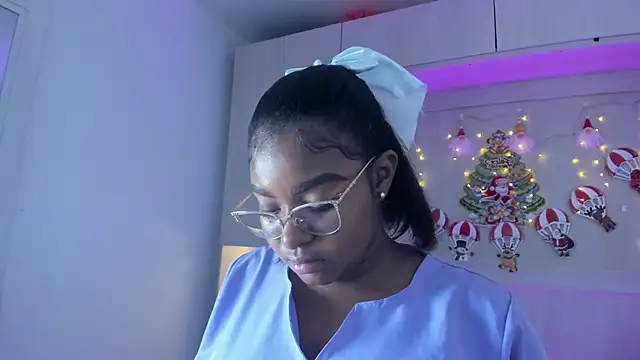 Snapshot of tamaraa_smiith chatting on December 4, 2025, 8:39 pm tamaraa smiith online show from December 4, 2025, 8:39 pm