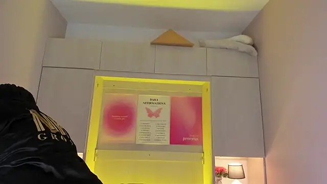 Snapshot of tamaraa_smiith chatting on December 19, 2025, 7:43 pm tamaraa smiith online show from December 19, 2025, 7:43 pm