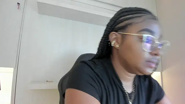 Snapshot of tamaraa_smiith chatting on February 25, 2026, 7:34 pm tamaraa smiith online show from February 25, 2026, 7:34 pm